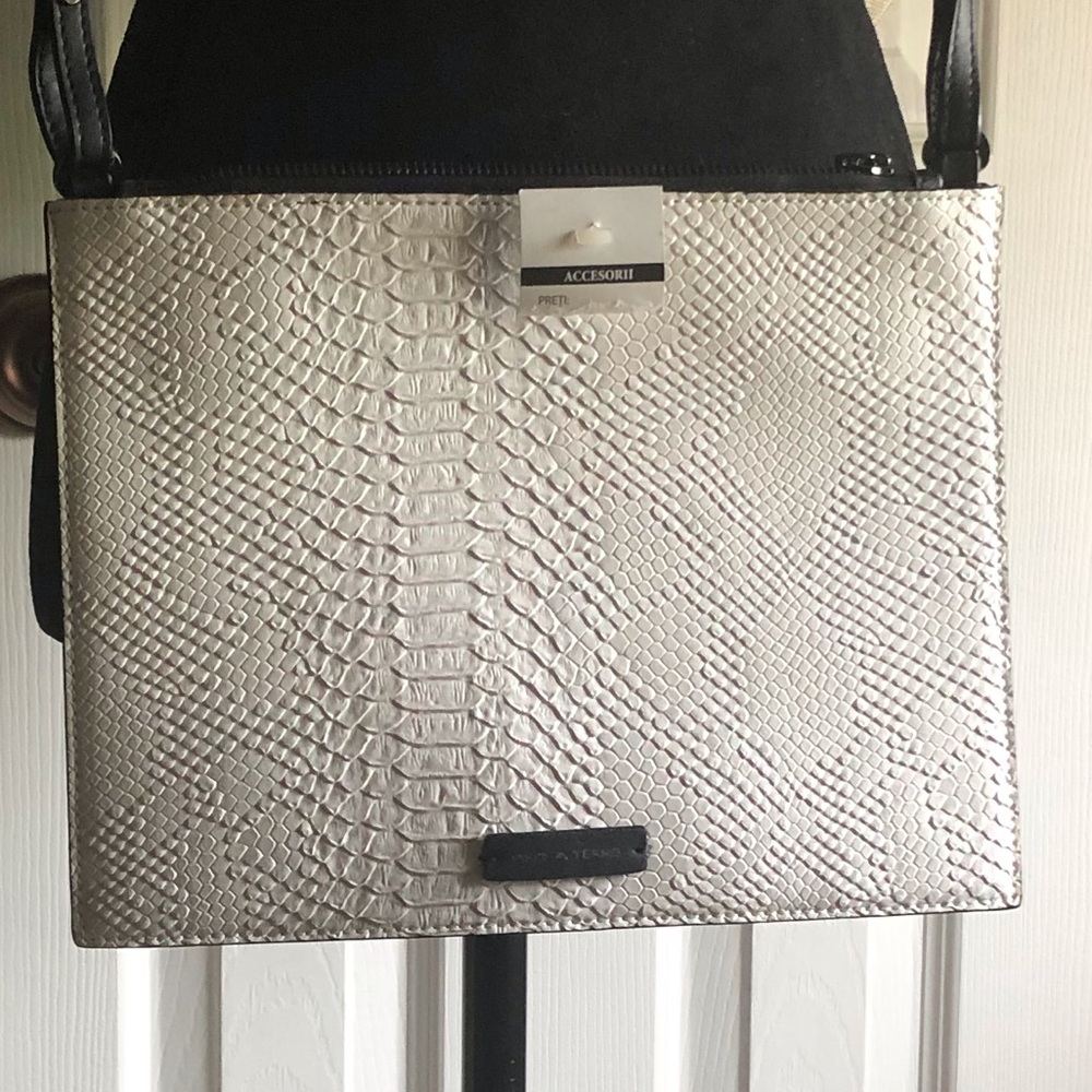Pied A Terre Women’s Crossbody Bag Snakeskin Pattern Leather